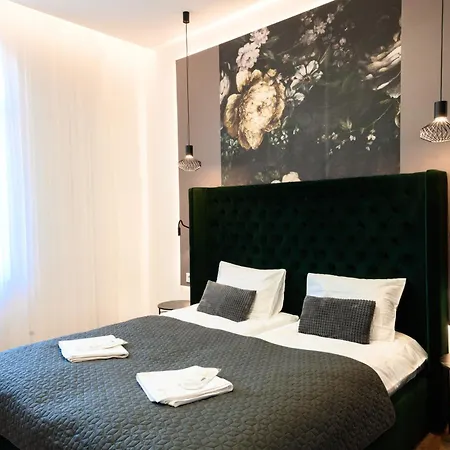 Luxury Laborca